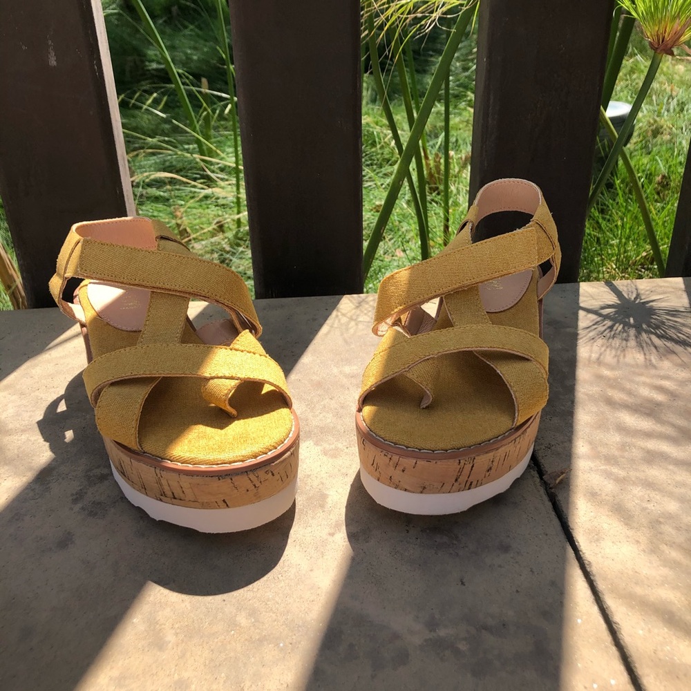 Sarah Platform Sandals Size 8.5 - Picture 4 of 5